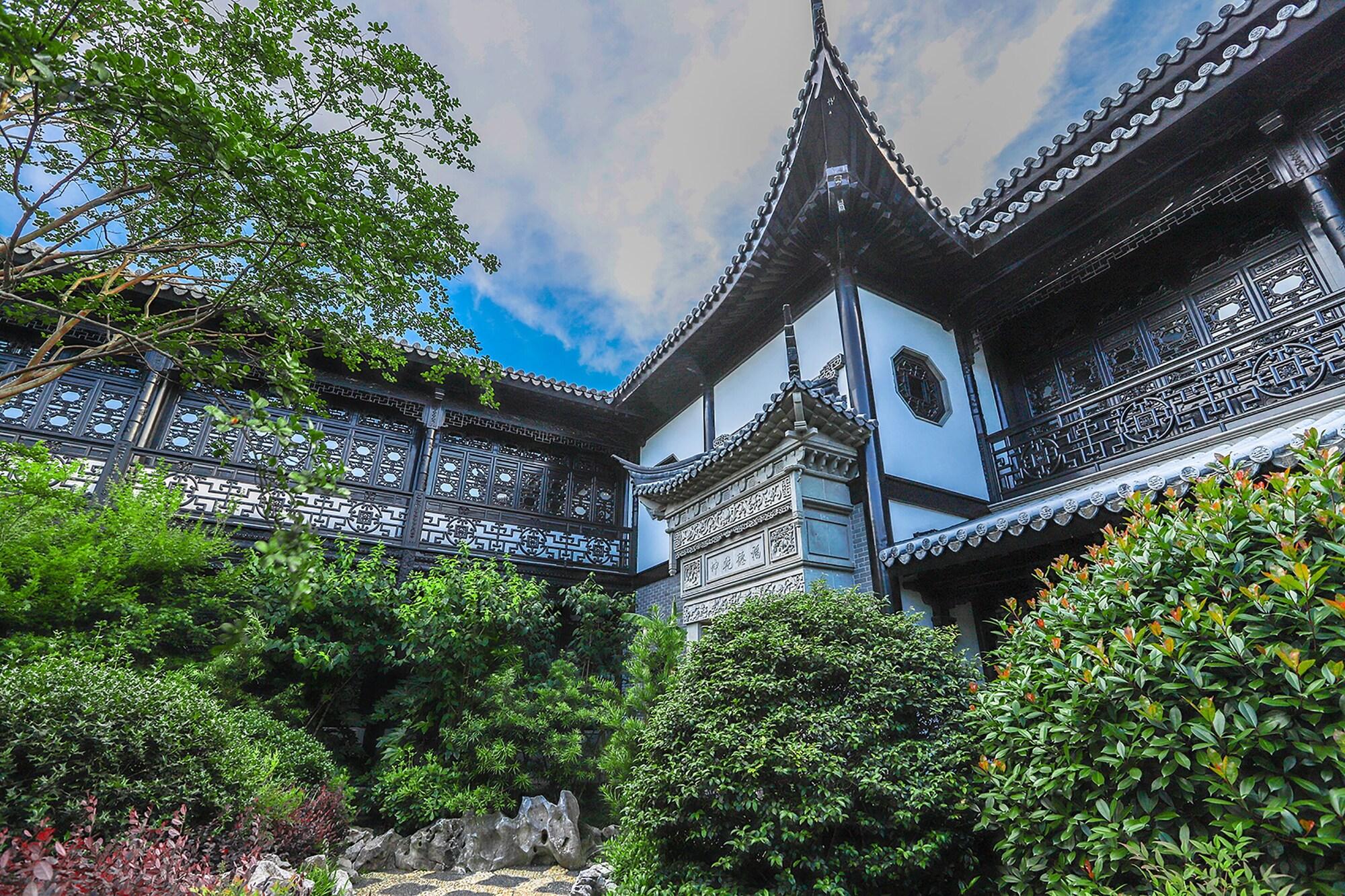 Royal Garden Hotel Shanghai-Free Shuttle To And From Disney & Pvg & Close Metro Line2 Easy To Sha New Expo Экстерьер фото