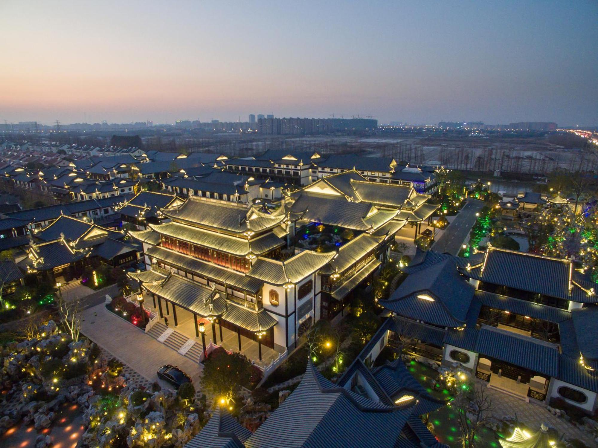 Royal Garden Hotel Shanghai-Free Shuttle To And From Disney & Pvg & Close Metro Line2 Easy To Sha New Expo Экстерьер фото