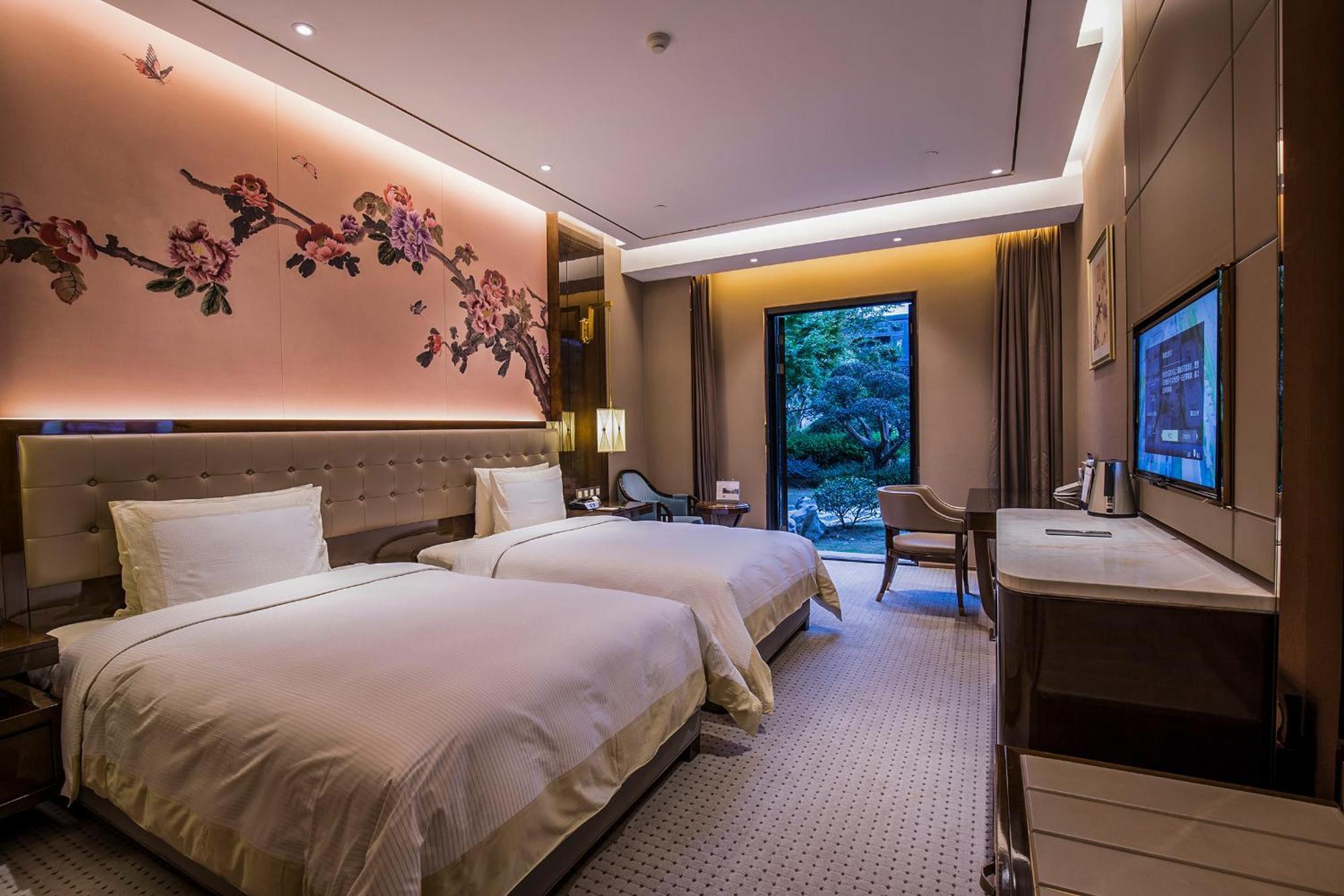 Royal Garden Hotel Shanghai-Free Shuttle To And From Disney & Pvg & Close Metro Line2 Easy To Sha New Expo Экстерьер фото