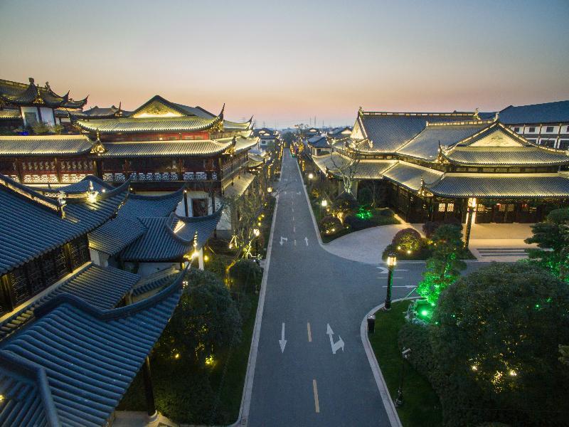 Royal Garden Hotel Shanghai-Free Shuttle To And From Disney & Pvg & Close Metro Line2 Easy To Sha New Expo Экстерьер фото